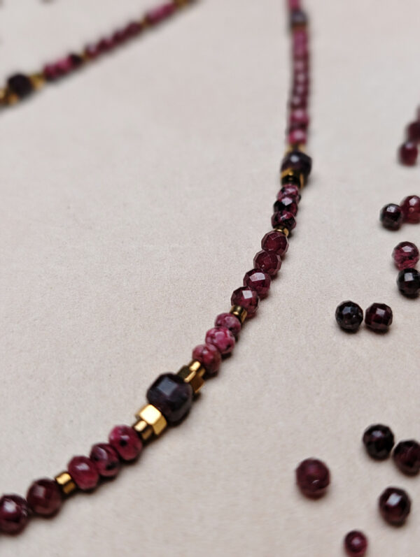 PXL_20251127_211213211.PORTRAIT Jaspis Granat Hematyt