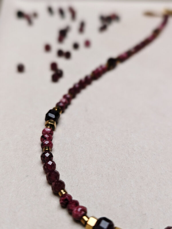 PXL_20251127_211249971.PORTRAIT Jaspis Granat Hematyt