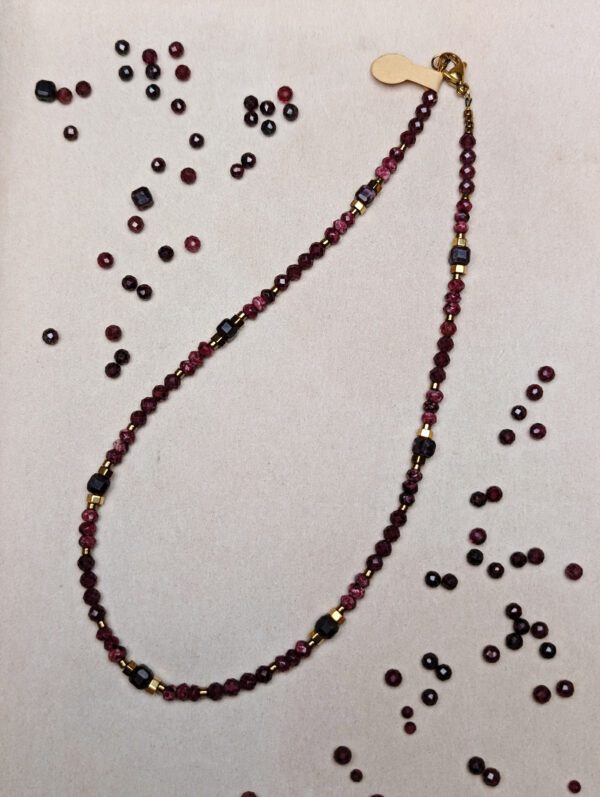 PXL_20251127_211320681.PORTRAIT.ORIGINAL Jaspis Granat Hematyt