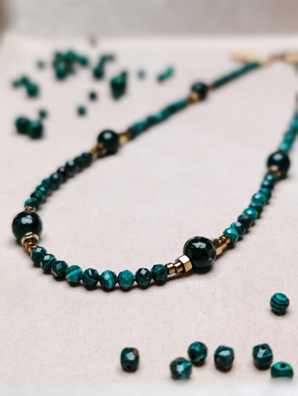 PXL_20251127_213813885.PORTRAIT Jadeit Malachit Hematyt