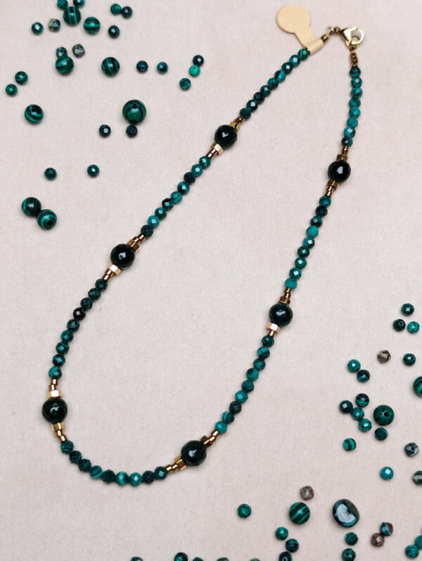 PXL_20251127_213825405.PORTRAIT.ORIGINAL Jadeit Malachit Hematyt