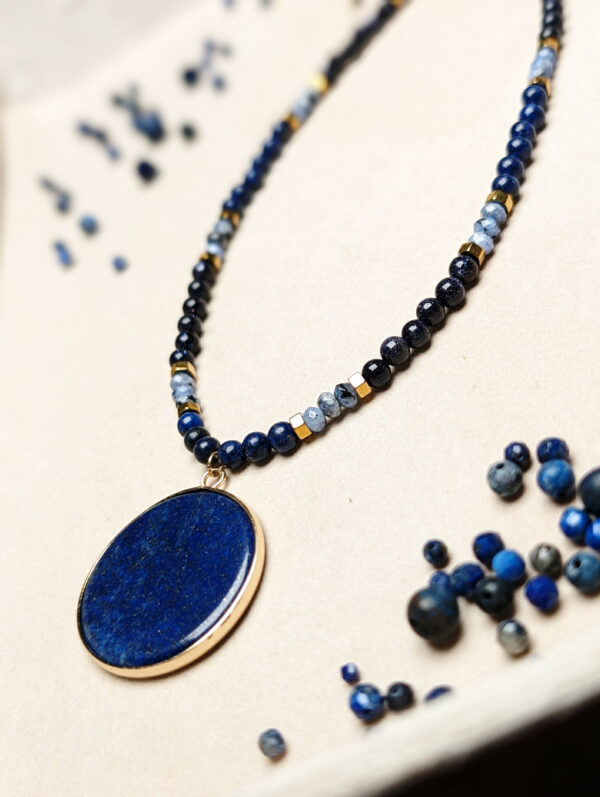 PXL_20251127_220601740.PORTRAIT(1) Lapis Lazuli Noc Kairu Jaspis Cesarski Hematyt