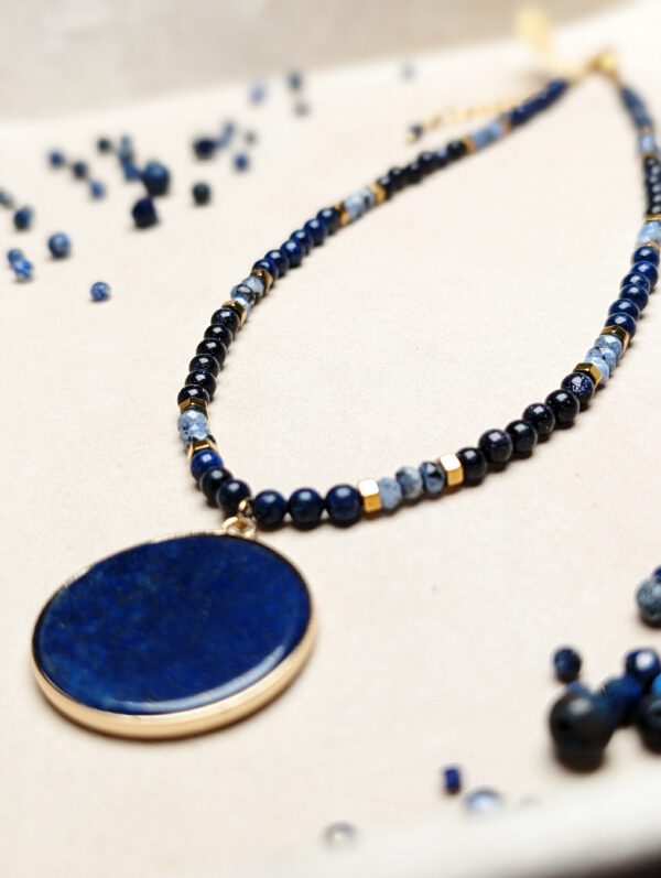 PXL_20251127_220610000.PORTRAIT(1) Lapis Lazuli Noc Kairu Jaspis Cesarski Hematyt