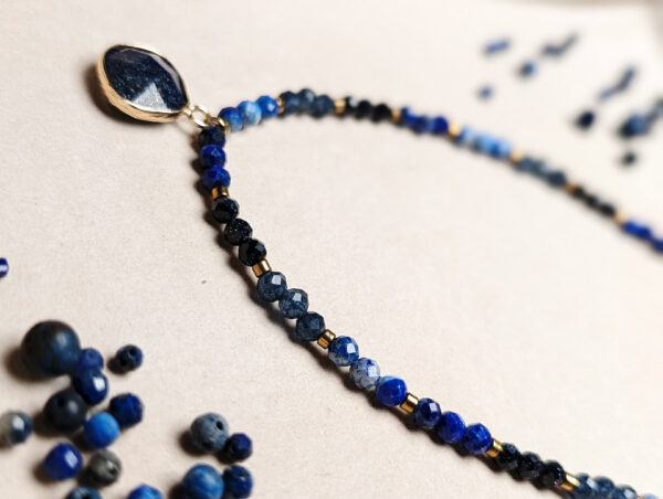 PXL_20251127_221823572.PORTRAIT Lapis Lazuli Noc Kairu Szafir