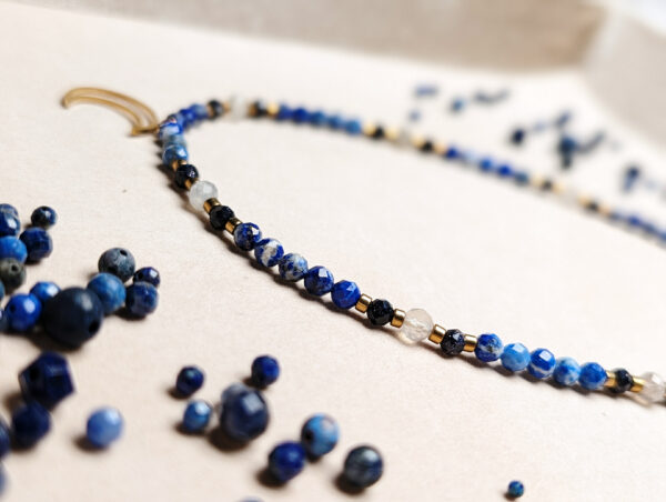 PXL_20251127_222142720.PORTRAIT Lapis Lazuli Noc Kairu Labradoryt