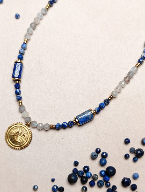 PXL_20251127_222410522.PORTRAIT.ORIGINAL Lapis Lazuli Hematyt Labradoryt