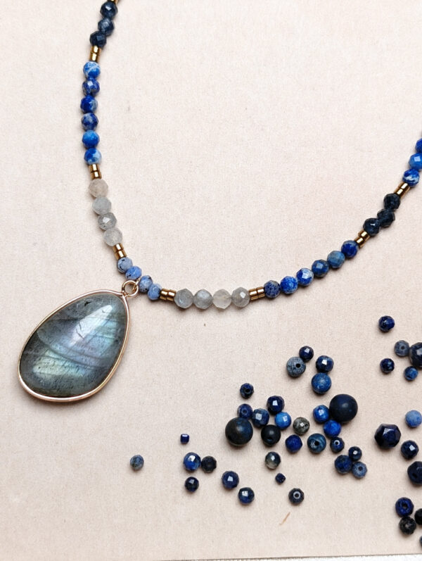 PXL_20251127_222737418.PORTRAIT.ORIGINAL Lapis Lazuli Szafir Labrador