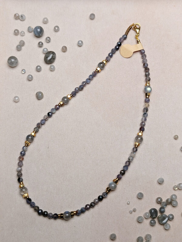 PXL_20251127_224335794.PORTRAIT.ORIGINAL Labradoryt Tanzanit Hematyt