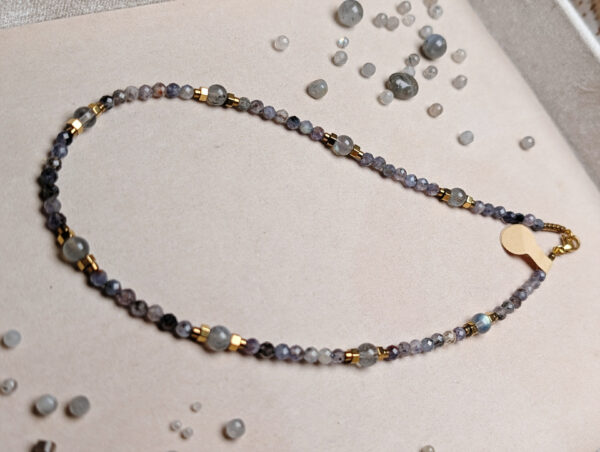 PXL_20251127_224418026.PORTRAIT Labradoryt Tanzanit Hematyt