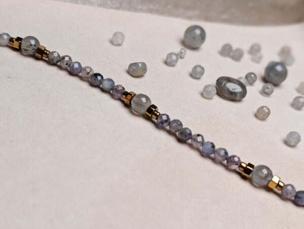 PXL_20251127_224502267.PORTRAIT Labradoryt Tanzanit Hematyt