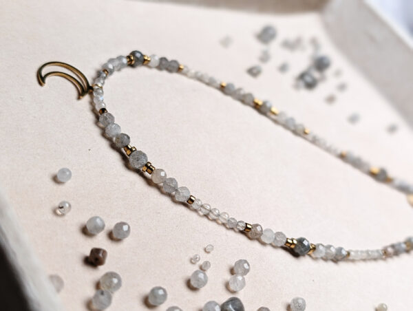 PXL_20251127_225213673.PORTRAIT Labradoryt Hematyt