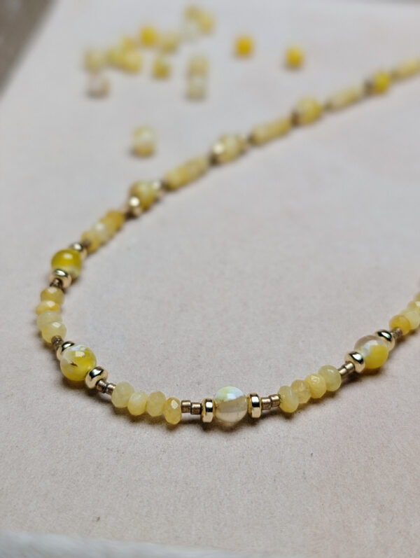 PXL_20251201_210614034.PORTRAIT Agat Żółty Chalcedon Hematyt