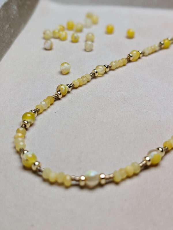 PXL_20251201_210618019.PORTRAIT Agat Żółty Chalcedon Hematyt