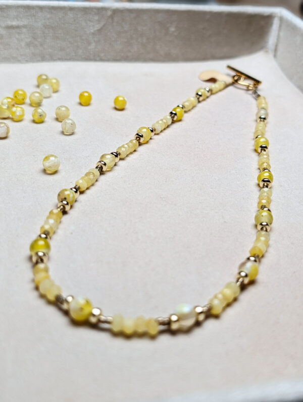 PXL_20251201_210636314.PORTRAIT Agat Żółty Chalcedon Hematyt