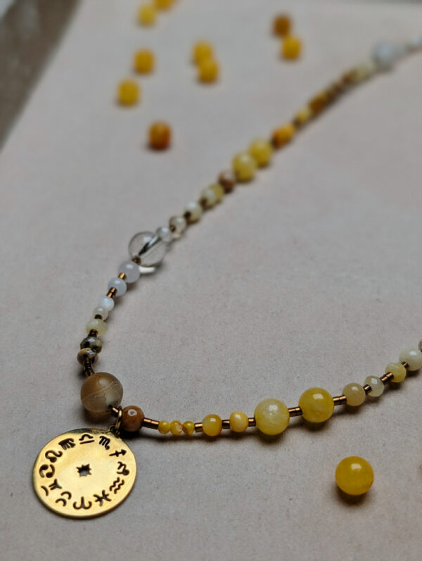 PXL_20251201_212806385.PORTRAIT Agat Jadeit Masa Perłowa Jaspis Chalcedon Howlit Cytryn Kocie OKo