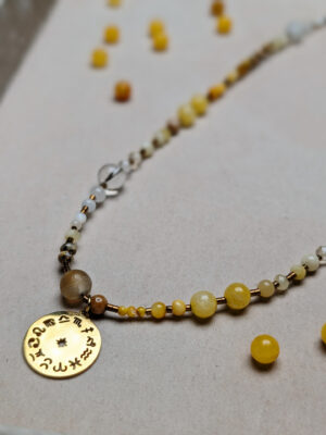 PXL_20251201_212823861.PORTRAIT Agat Jadeit Masa Perłowa Jaspis Chalcedon Howlit Cytryn Kocie OKo