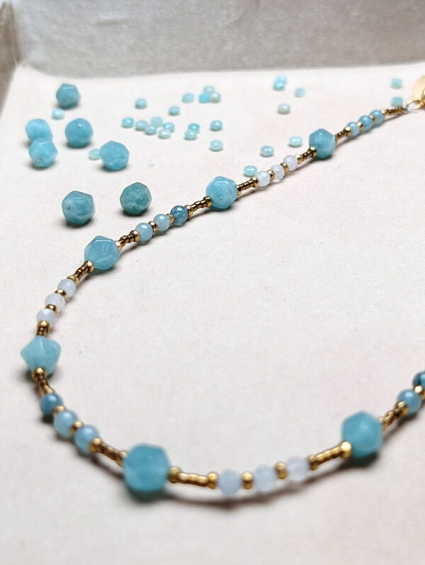 PXL_20251201_215747117.PORTRAIT.ORIGINAL Akwamaryn Hematyt Larimar