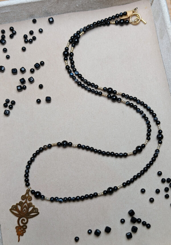 PXL_20251202_092427224.PORTRAIT.ORIGINAL Agat Czarny