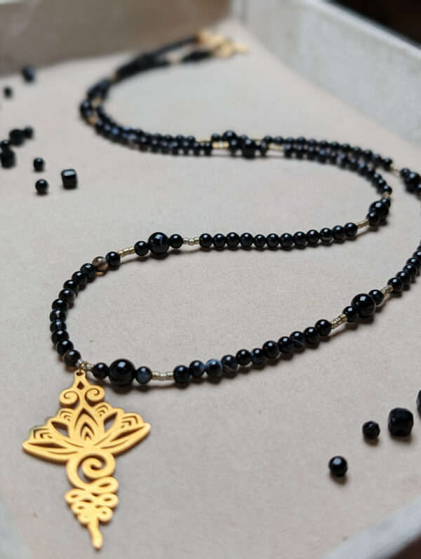 PXL_20251202_092432629.PORTRAIT Agat Czarny