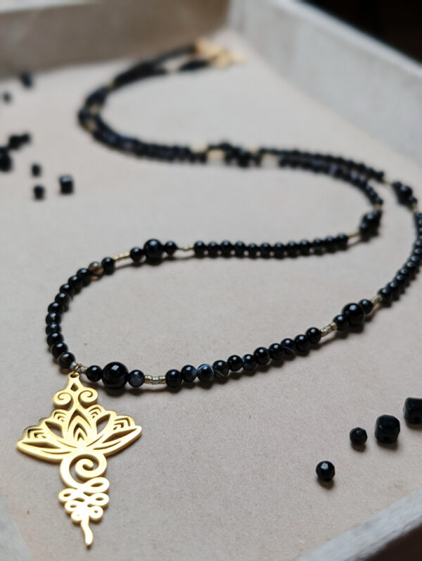 PXL_20251202_092441195.PORTRAIT Agat Czarny