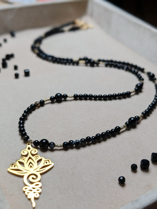 PXL_20251202_092443076.PORTRAIT Agat Czarny