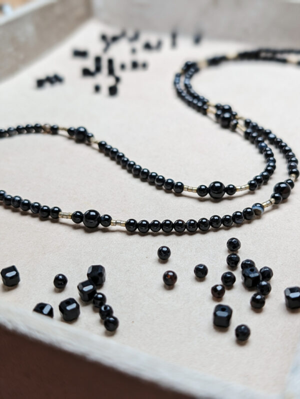 PXL_20251202_092454288.PORTRAIT Agat Czarny