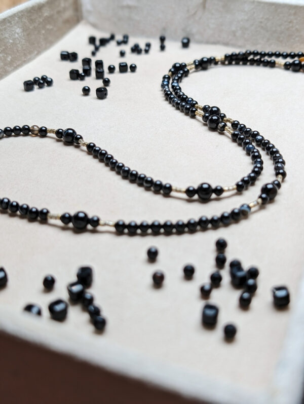 PXL_20251202_092456511.PORTRAIT Agat Czarny