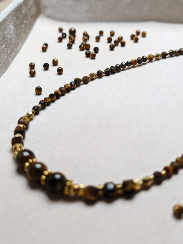 PXL_20251202_093157782.PORTRAIT Tygrysie Oko Hematyt