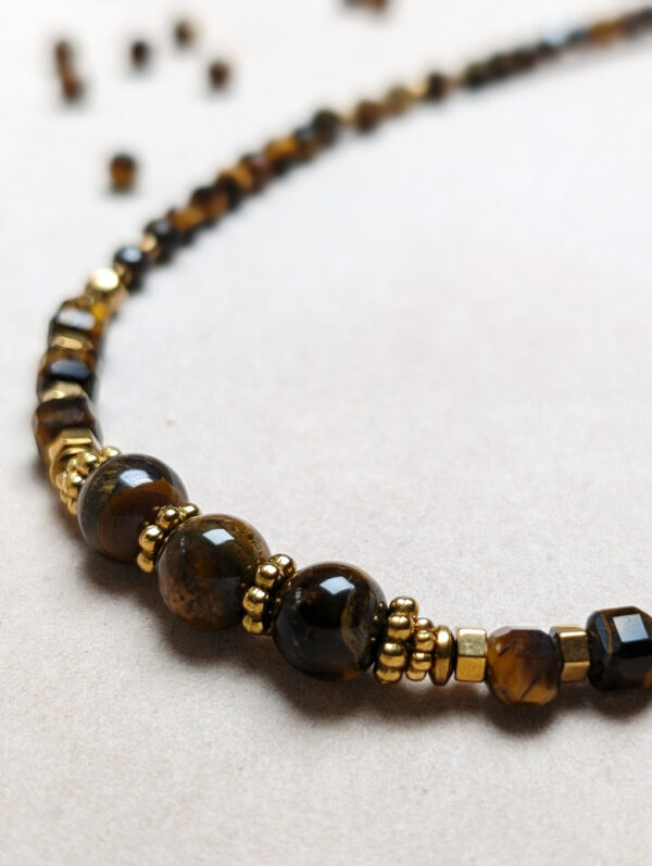 PXL_20251202_093215796.PORTRAIT Tygrysie Oko Hematyt