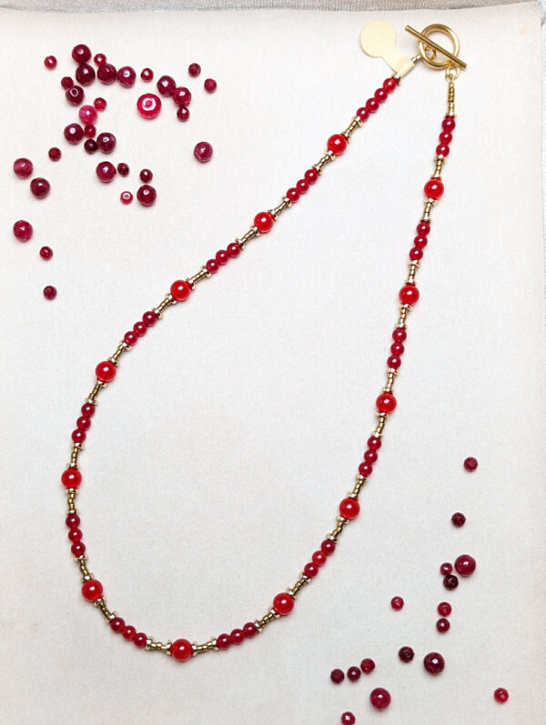 PXL_20251202_100634825.PORTRAIT.ORIGINAL Chalcedon Hematyt